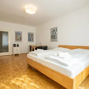 Central Living - Stephansdom Viena